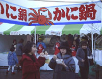 ���ɓ������������ɐH�ׂ邨�q����̗l�q